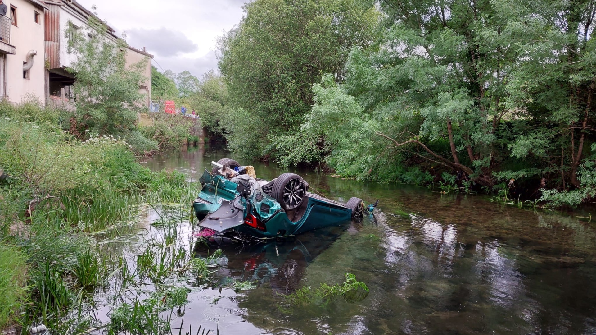 El vehículo que se precipitó al río Barcala tras un accidente | GES BRIÓN