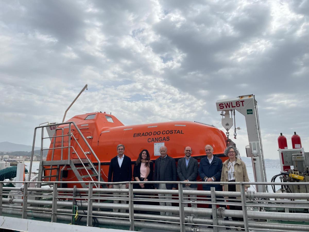 O director xeral de Pesca, Acuicultura e Innovación Tecnolóxica na visita da base en Cangas | Xunta de Galicia