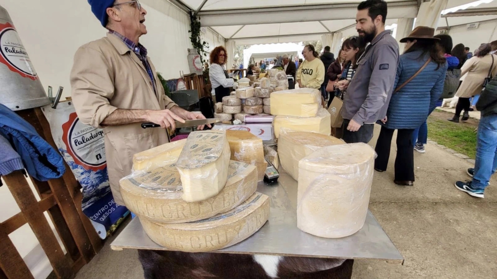 Imagen de archivo de la primera edición de MercaQueixo en Pontedeume | CONCELLO DE PONTEDEUME