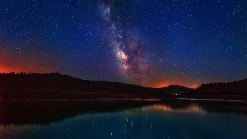 Lejos del ruido y de la contaminación lumínica, la noche recupera profundidad: constelaciones, planetas y la Vía Láctea vuelven a ser visibles a simple vista en muchas comarcas rurales de Castilla‑La Mancha