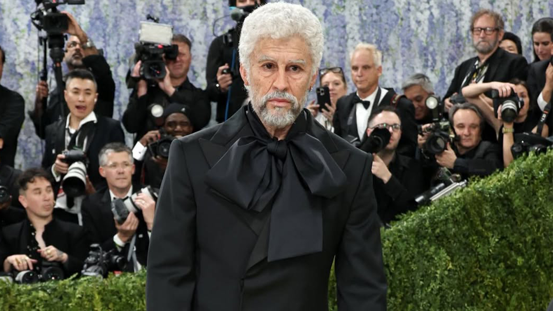 Bad Bunny durante la alfombra roja | MET Gala
