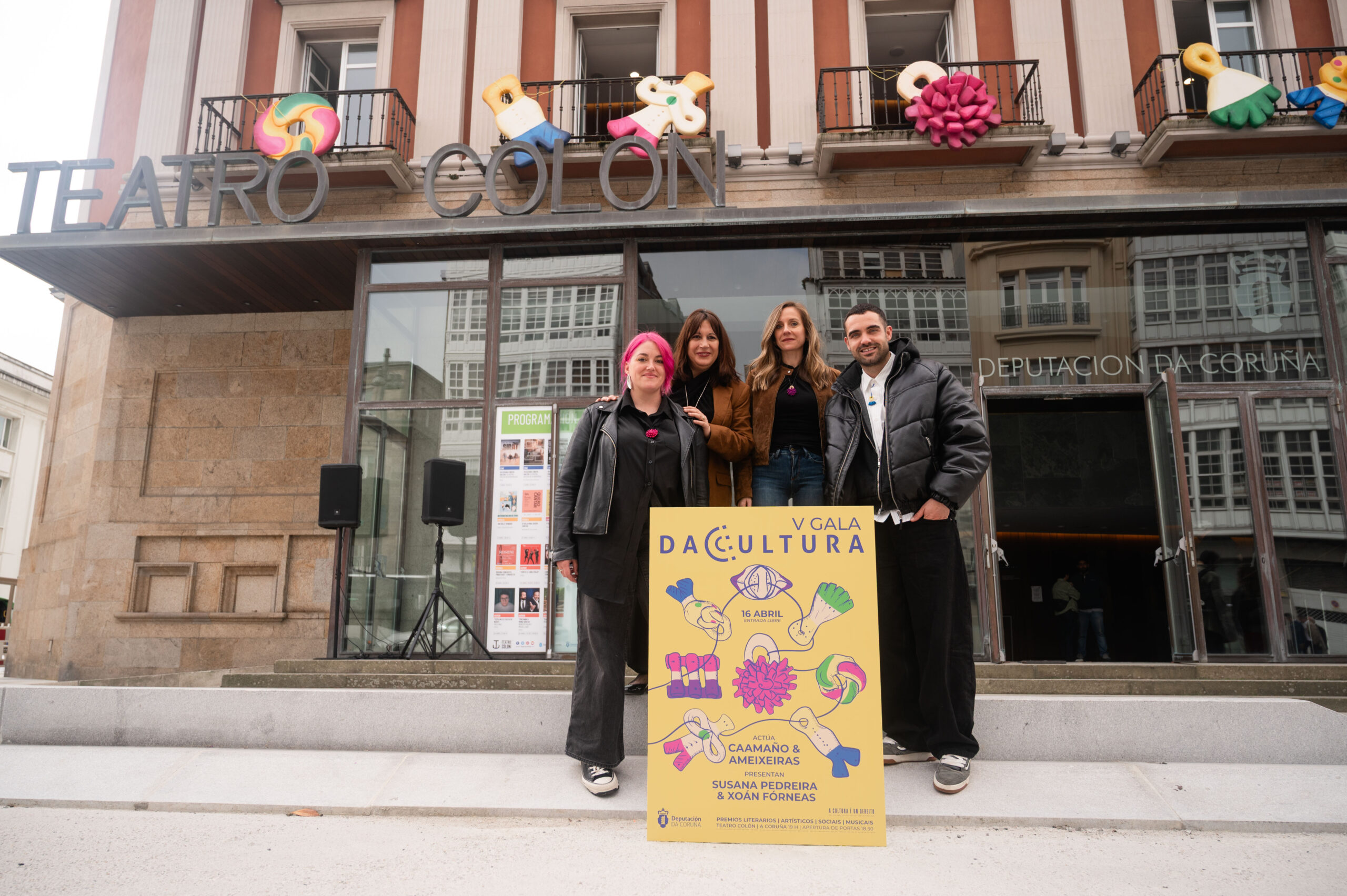 Belém Tajes, Natividade González, Thais Suárez, Susana Pedreira e Xoán Fórneas, durante a presentación da V Gala da Cultura da Deputación da Coruña celebrada esta mañá no Teatro Colón