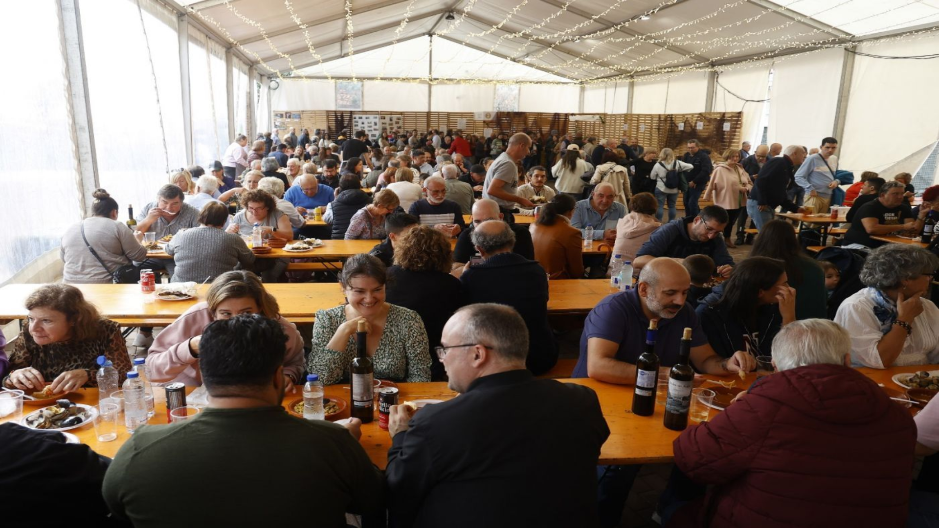 Veciños de Poio celebrando a festa da ameixa na parroquia de Campelo | Concello de Poio