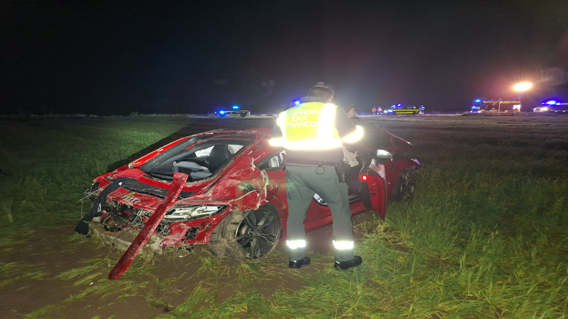 Imagen del coche tras el siniestro mortal | Guardia Civil de Ourense