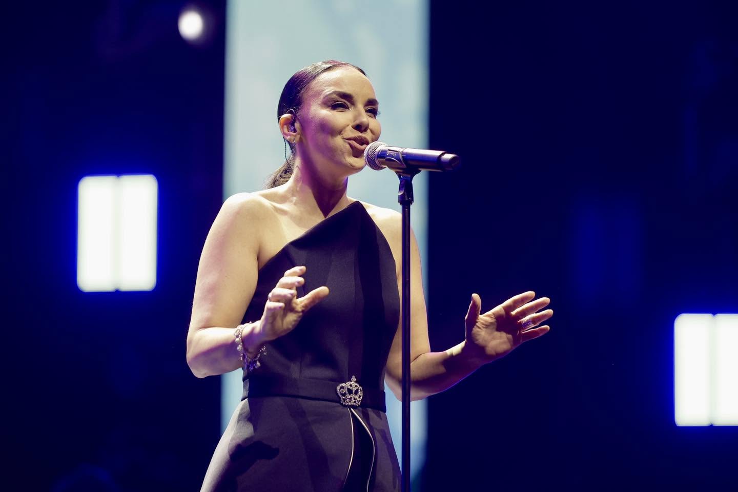 Chenoa durante un concierto en directo antes de su actuación en Vilagarcía.