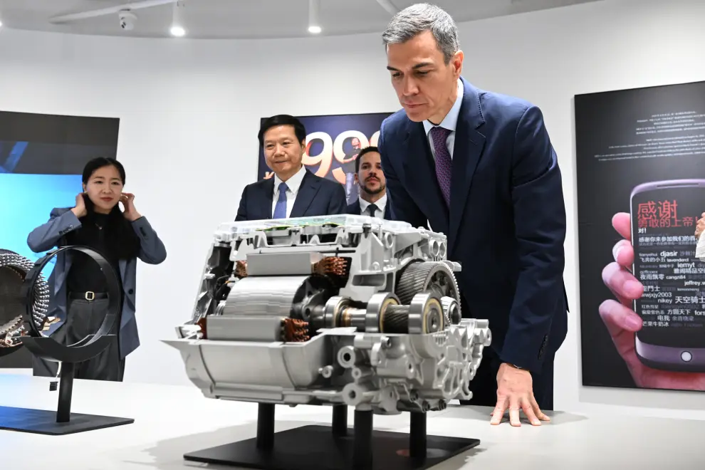 El presidente del Gobierno, Pedro Sánchez, durante su viaje oficial a China en abril de 2026, donde visitó empresas líderes del sector tecnológico y de la automoción para blindar la llegada de inversiones a España.