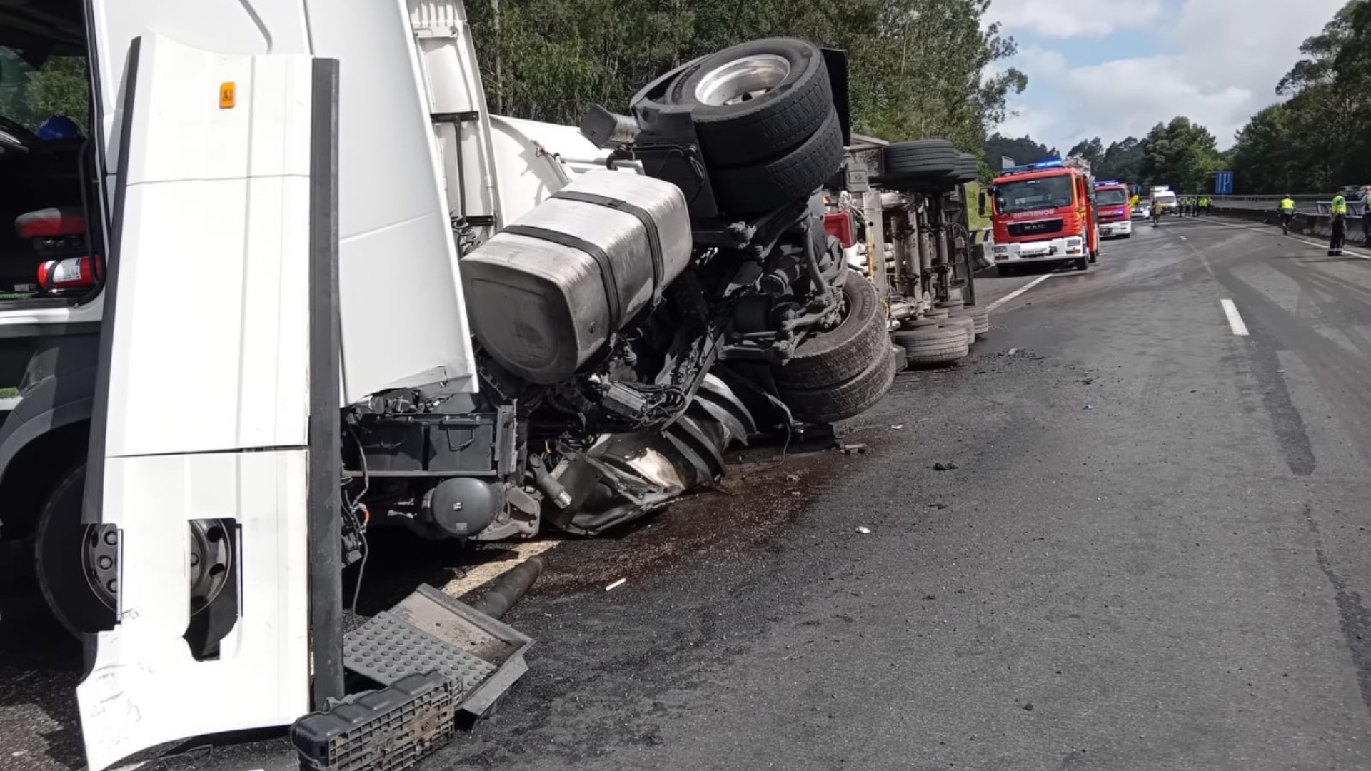 Accidente camión gasóleo Mos AP-9