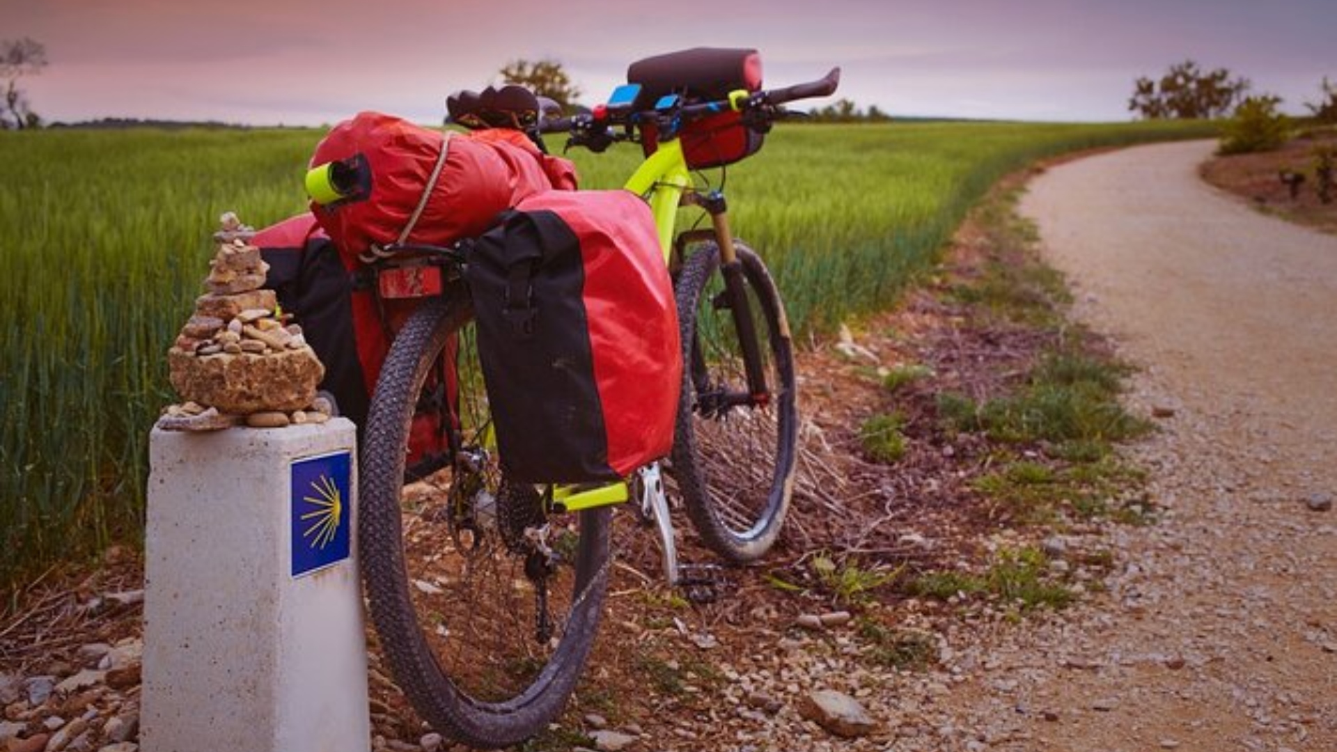 Imagen de archivo de la una bicicleta en el Camino de Santiago | TURISMO DE GALICIA