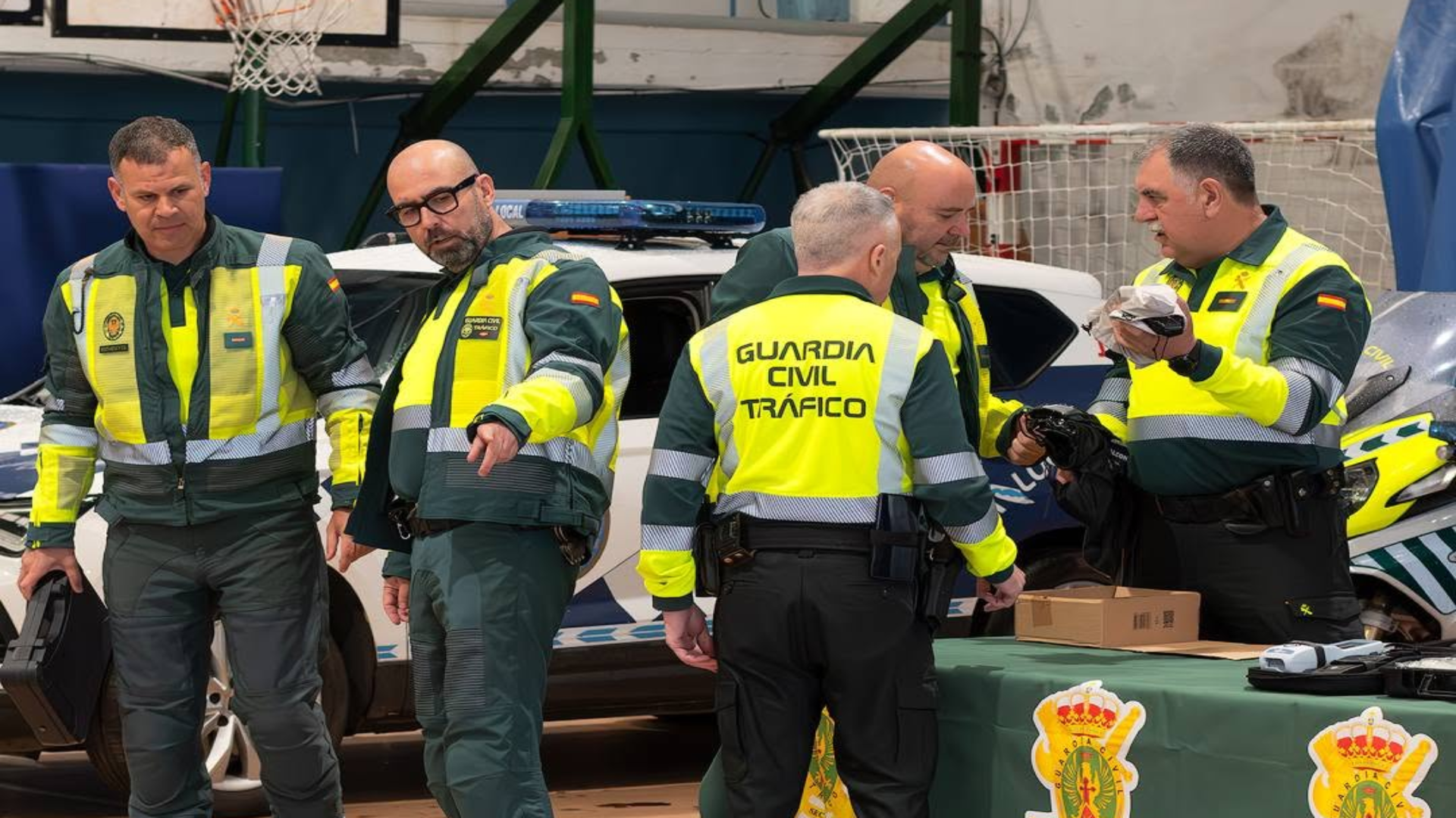 Axentes da Garda Civil durante a súa exhibición en Pontedeume | Garda Civil