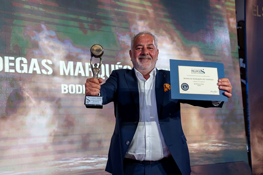 Jorge Peláez recoge el Premio Nacional a la Bodega del Año en la gala de los Premios El Suplemento celebrada en Madrid