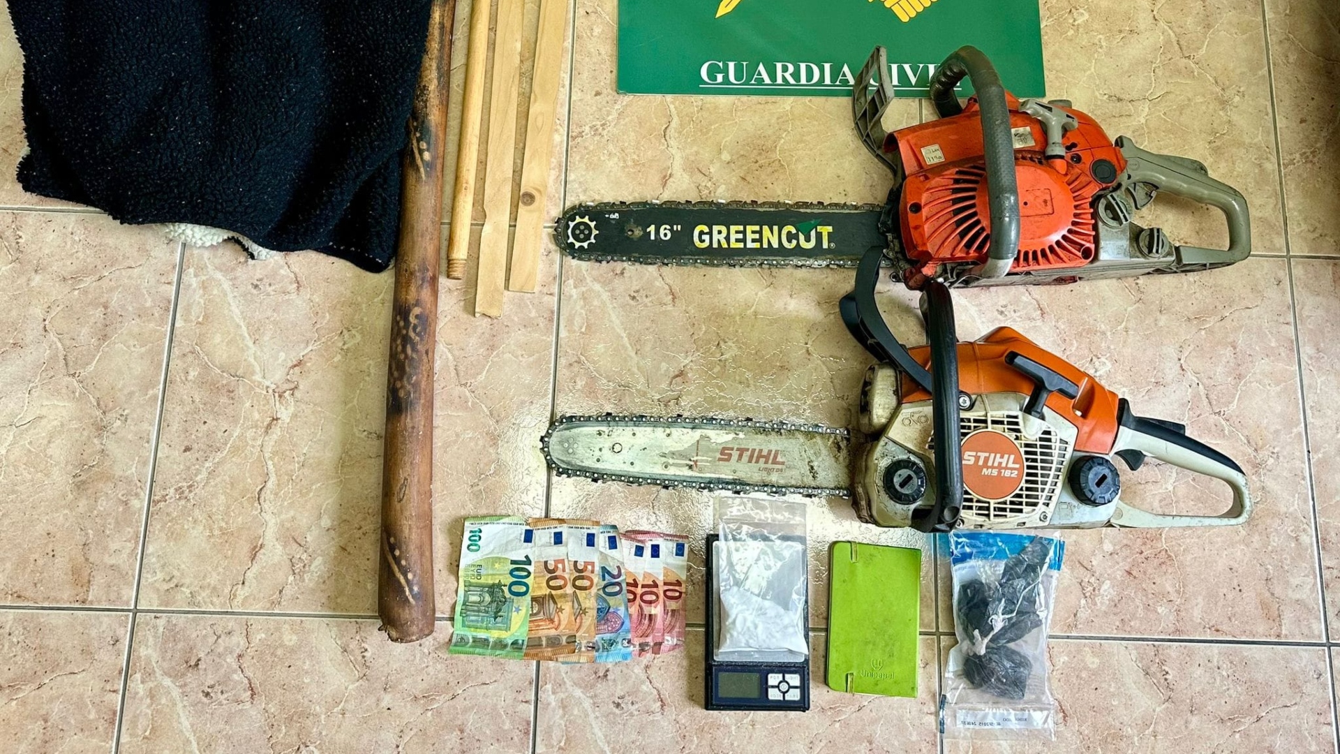 Secuestro Carballiño motosierra drogas