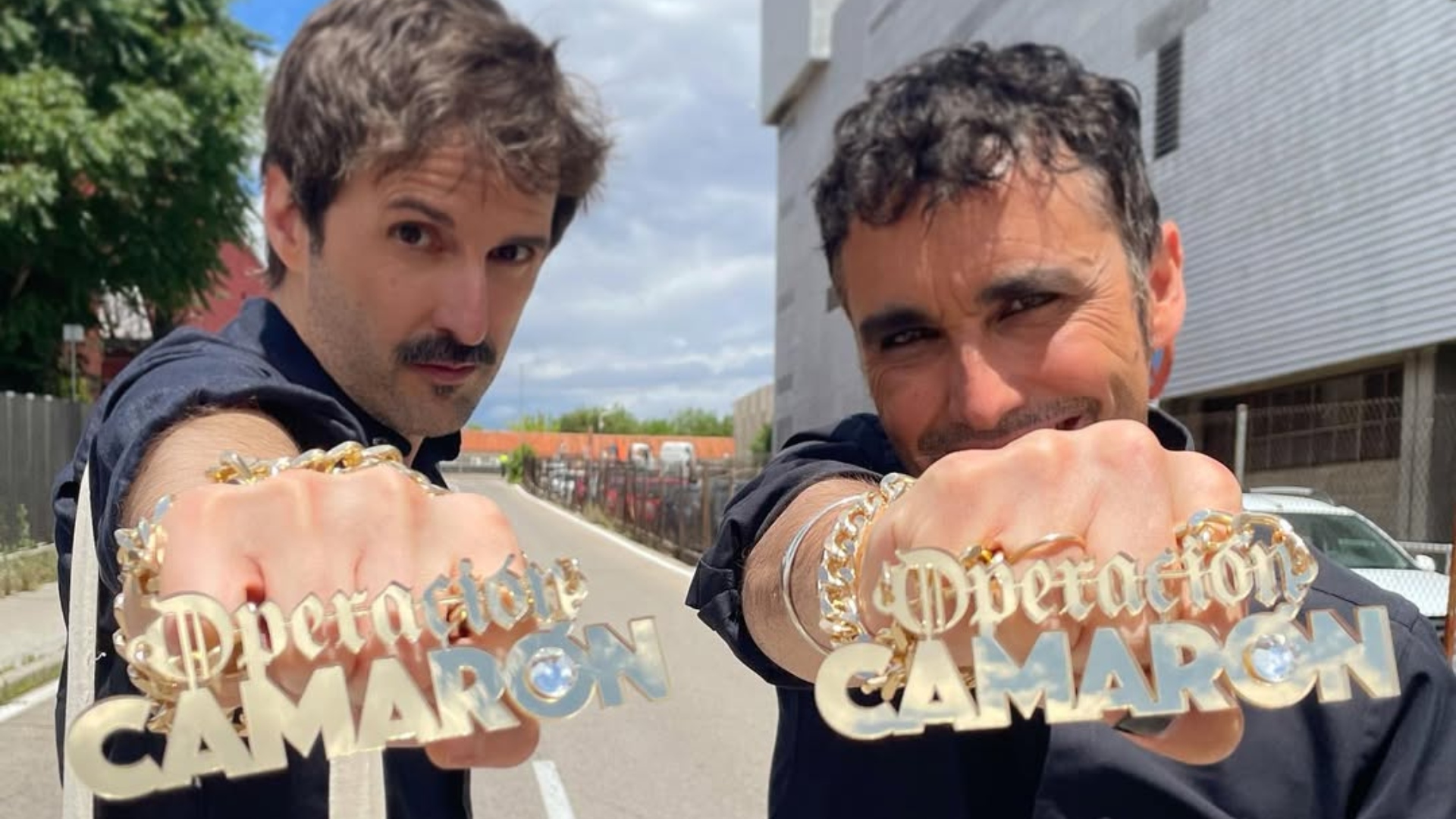 Os actores Julián López e Canco Rodríguez na rodaxe de Operación Camarón | @JULIAN_LOPEZ