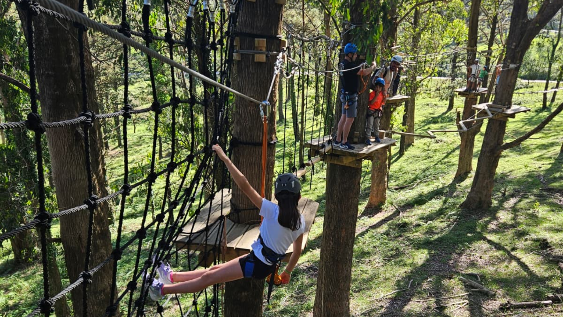 Varios participantes durante as actividades do Senda Park | Concello de Cedeira