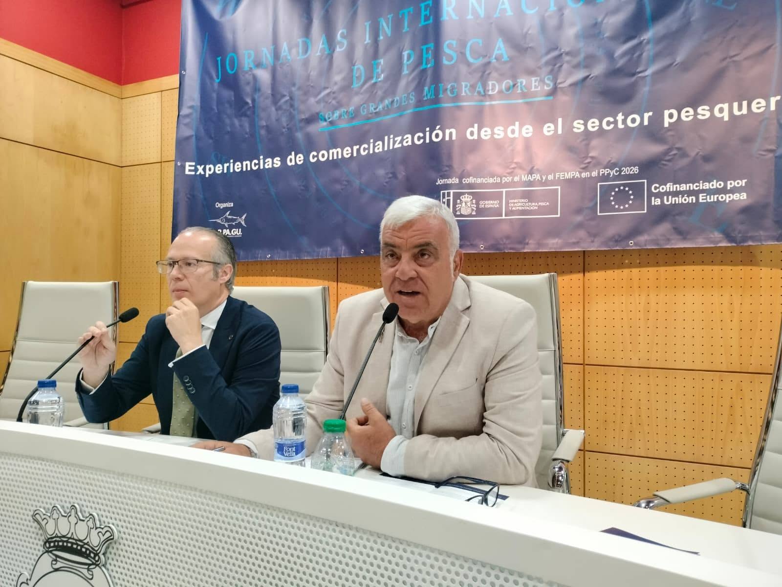 El presidente de Orpagu, Joaquín Cadilla, durante su intervención en las Jornadas Internacionales de Pesca sobre Grandes Migradores celebradas en A Guarda.
