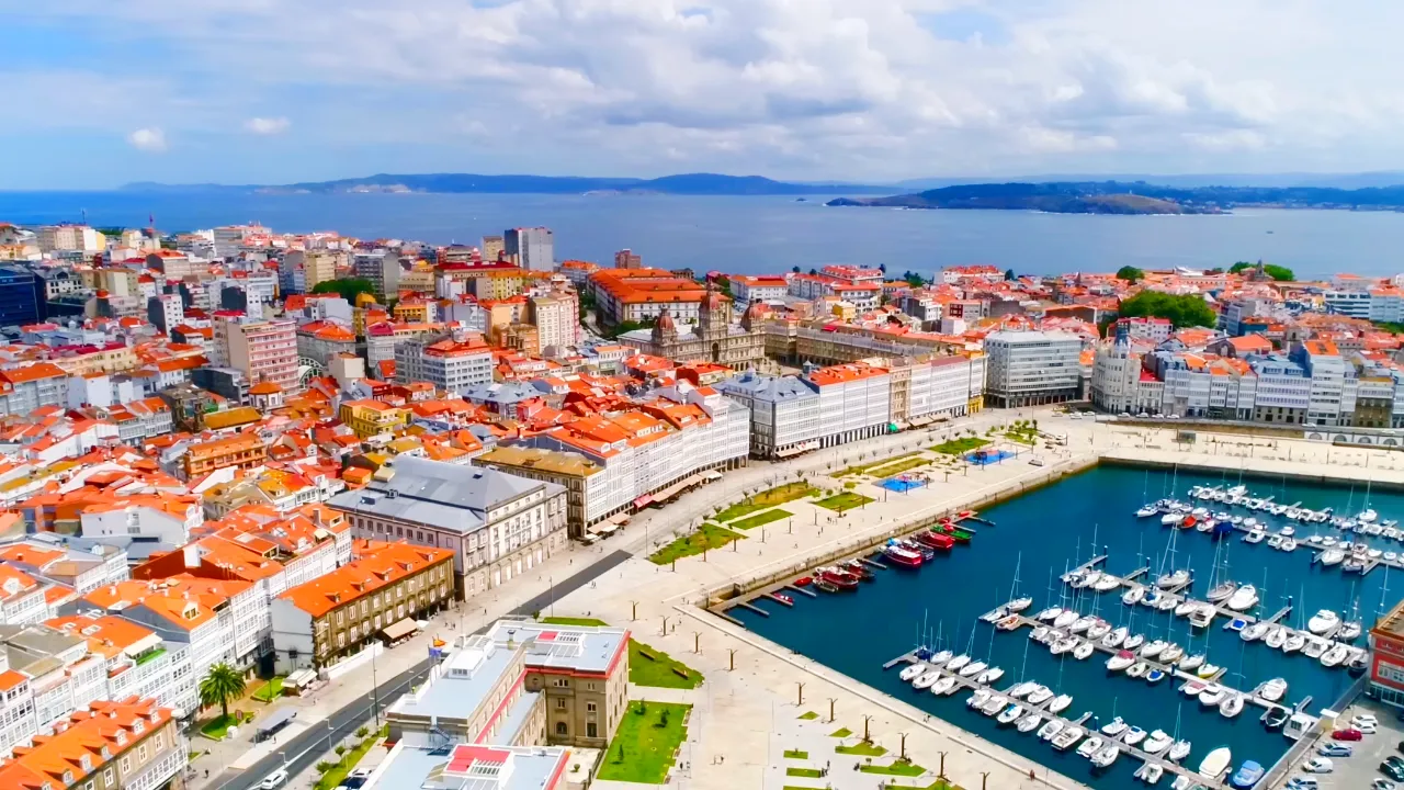 A Coruña registra 5.647 viviendas menos que en 2025, frente al aumento de 336 contabilizado en la provincia ourensana