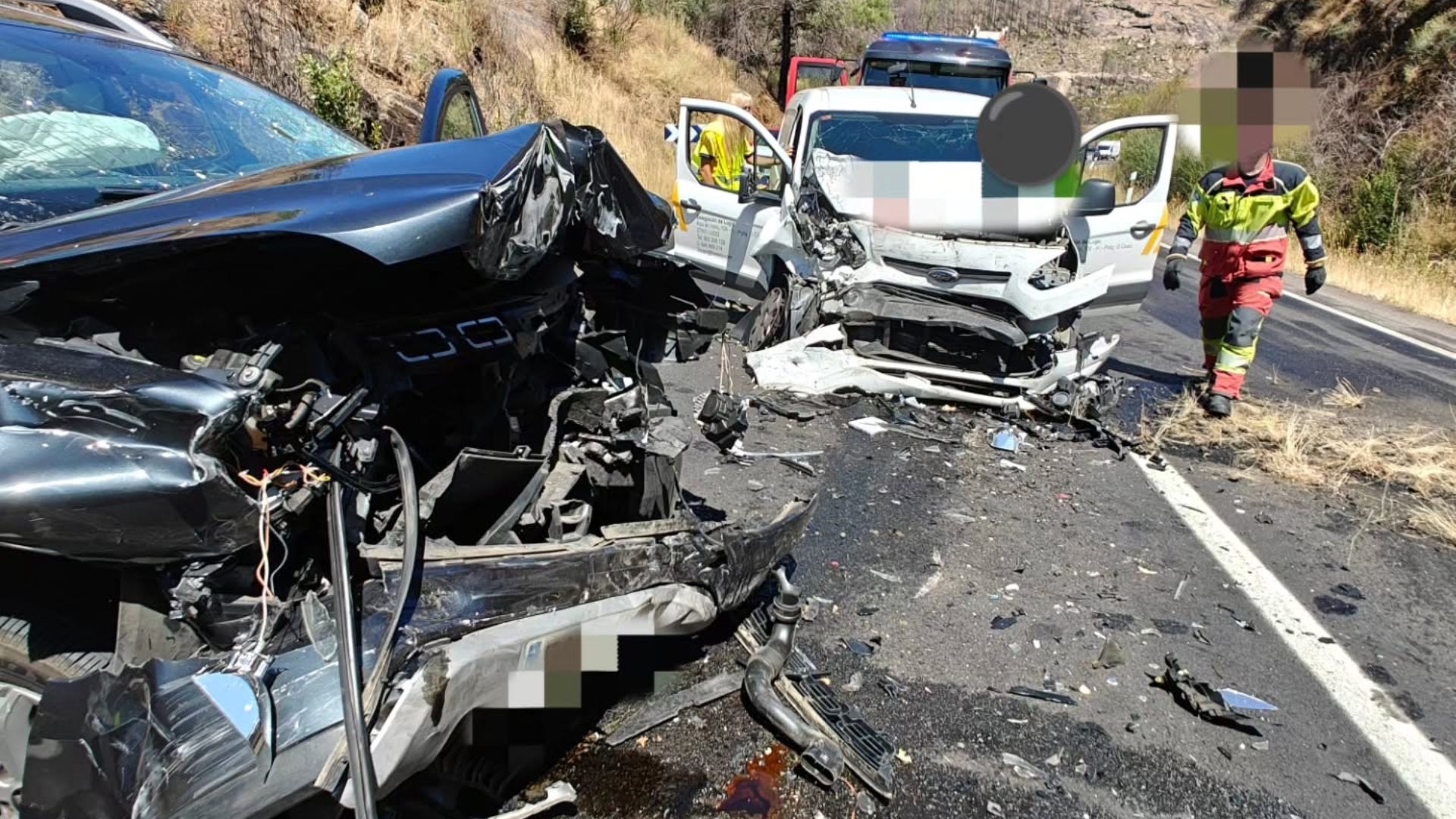 El accidente entre un coche y una furgoneta en la N-120 en Quiroga | BOMBEIROS GES VALDEORRAS