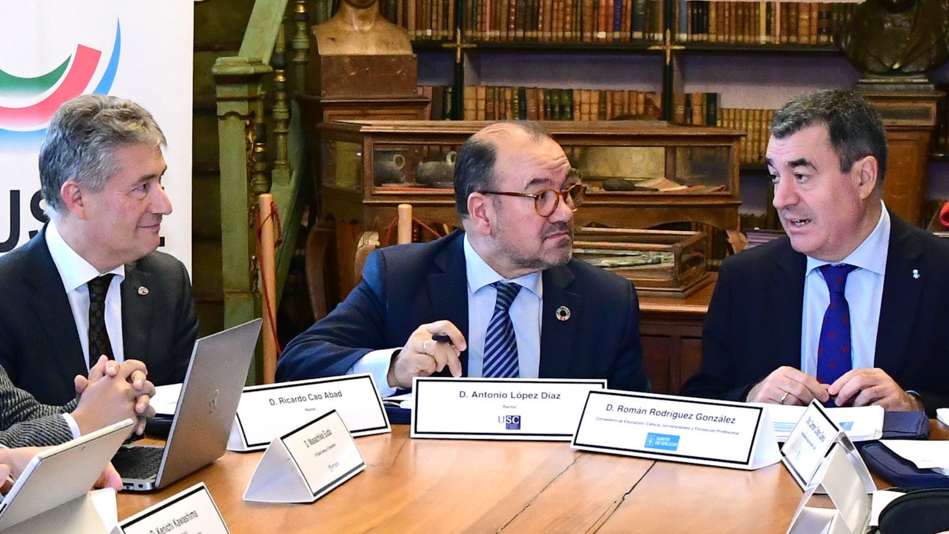 Imagen de archivo del rector de la Universidade da Coruña (UDC), Ricardo Cao (i), y el conselleiro de Educación, Román Rodríguez (d) | XUNTA DE GALICIA