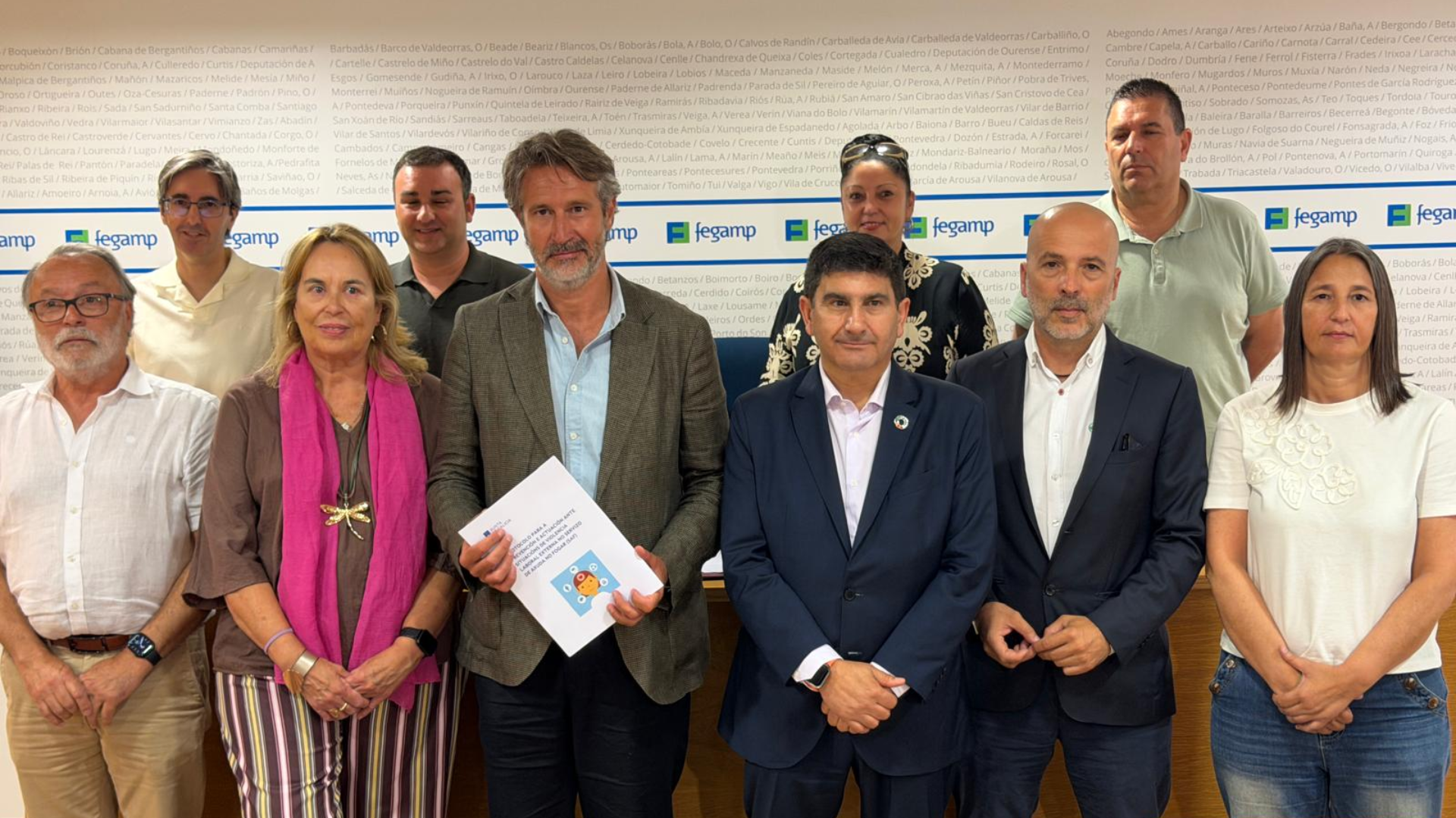 La Federación Galega de Municipios e Provincias durante la firma del nuevo protocolo para la protección de las trabajadoras del SAF | FEGAMP