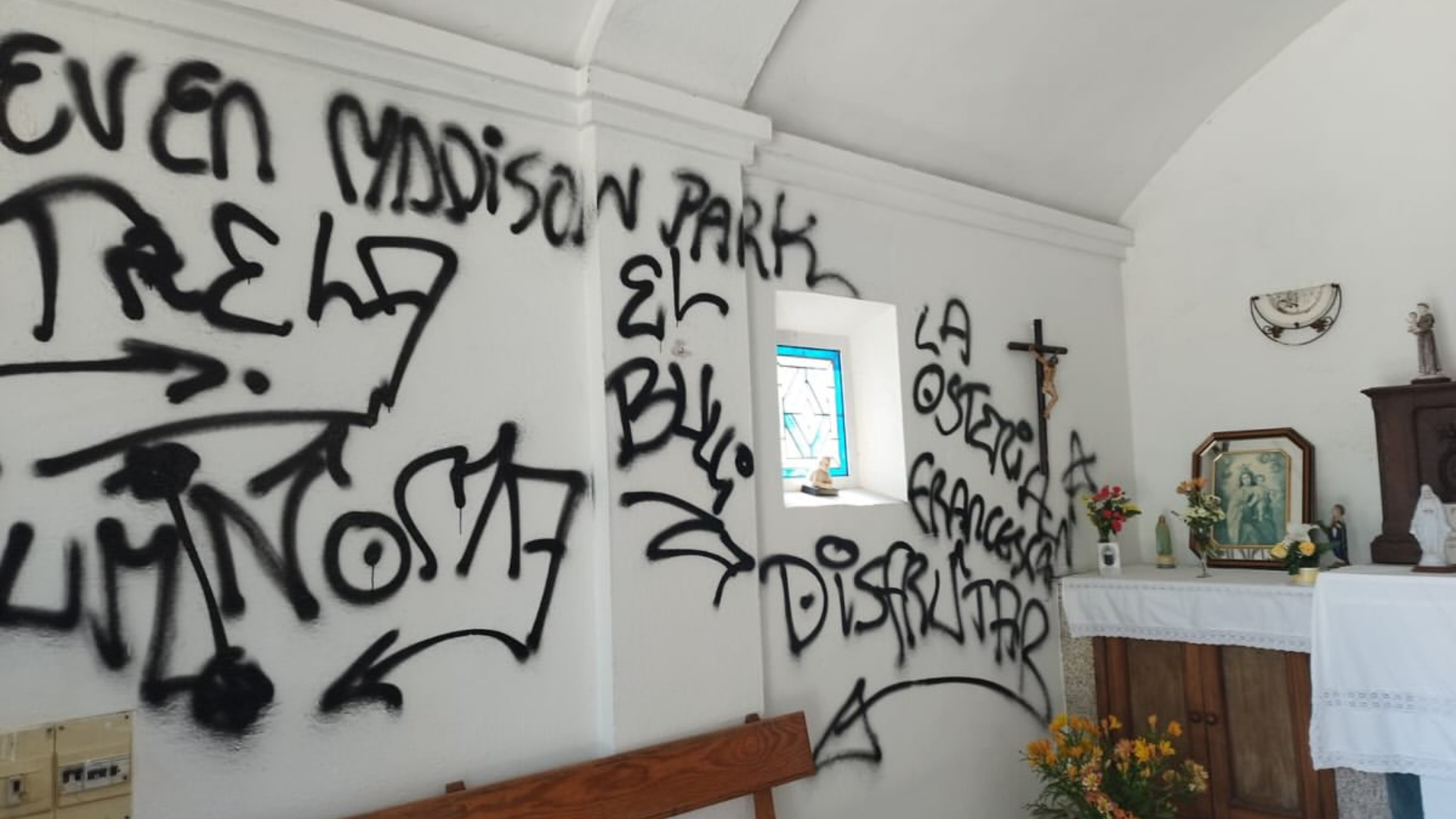 Imaxe da capela do Grove vandalizada | BNG O Grove