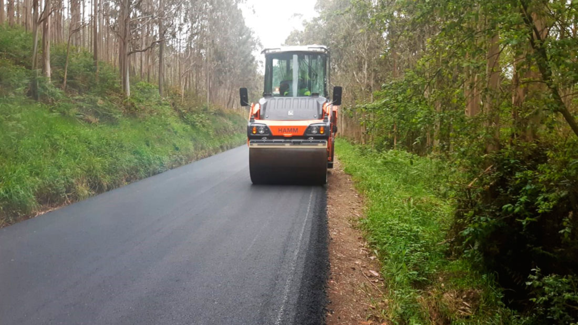A Deputación traballando na LU-P-6101, a estrada que comunica Trabadela e A Ría por Sante, no concello de Trabada en anos anteriores | Deputación de Lugo