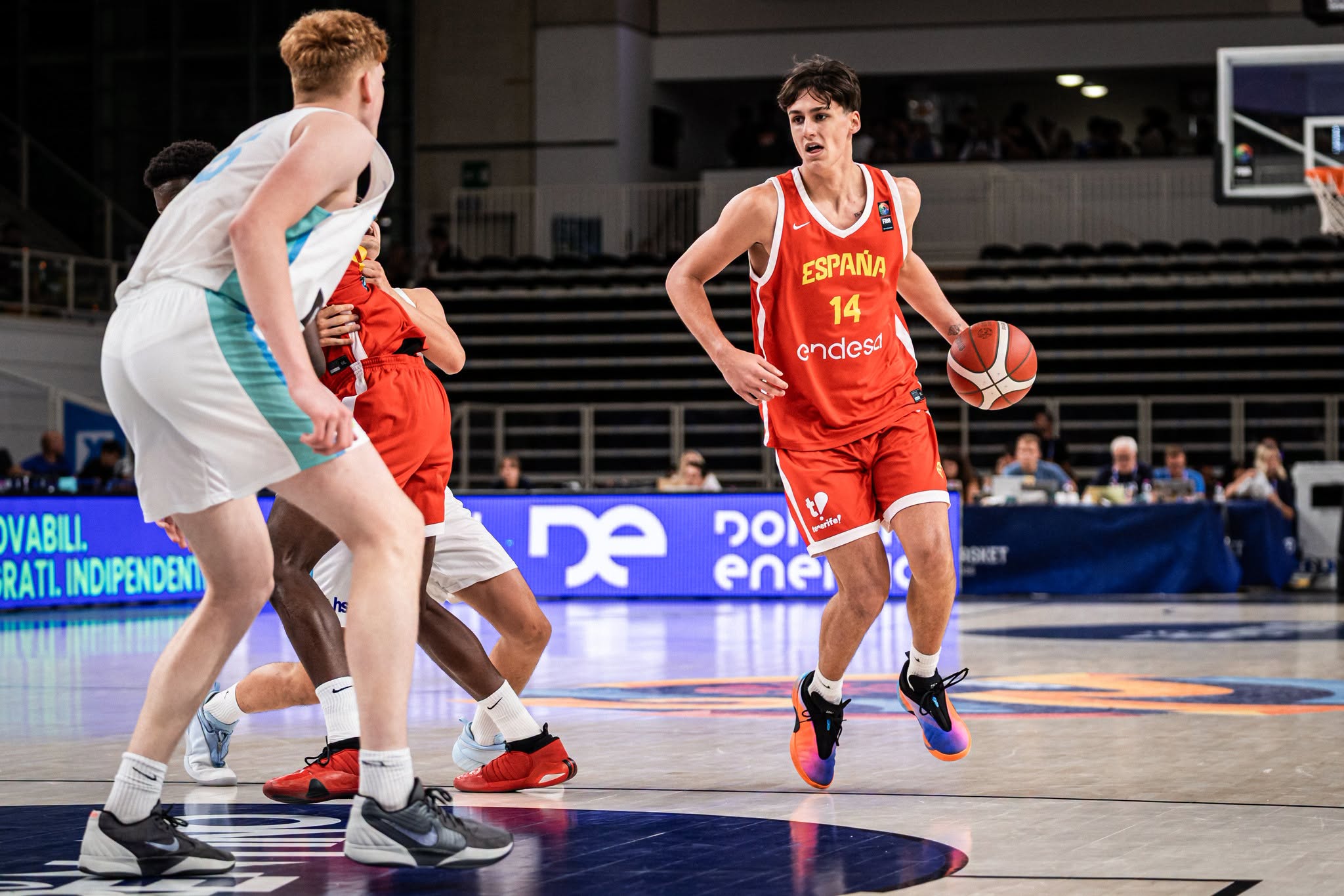 Una acción de juego de Diego Niebla en el campeonato U18.