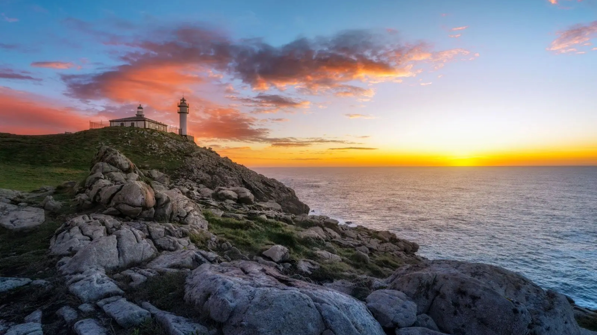 Última puesta de sol de Europa desde Cabo Touriñán | Costa da Morte Turismo