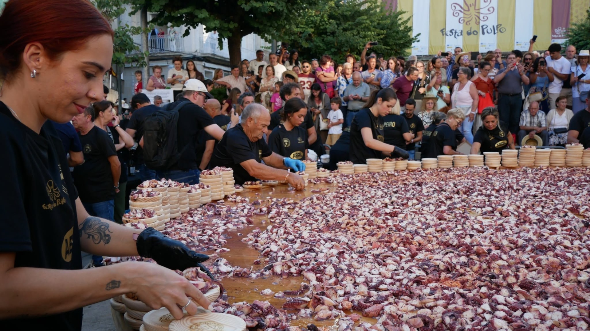 O Carballiño récord tapa pulpo más grande del mundo