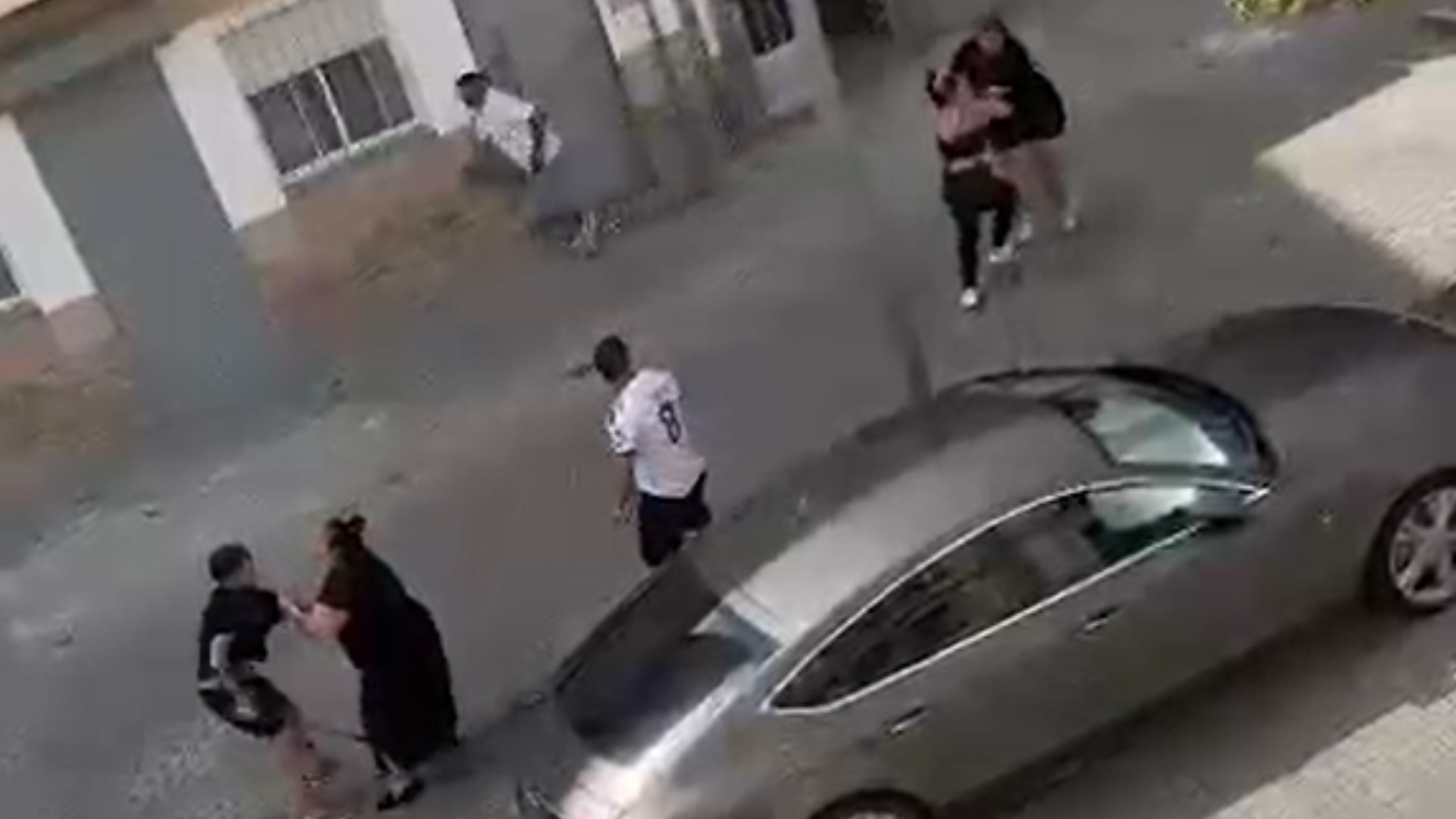 Un instante de un vídeo de la reyerta en Caranza.