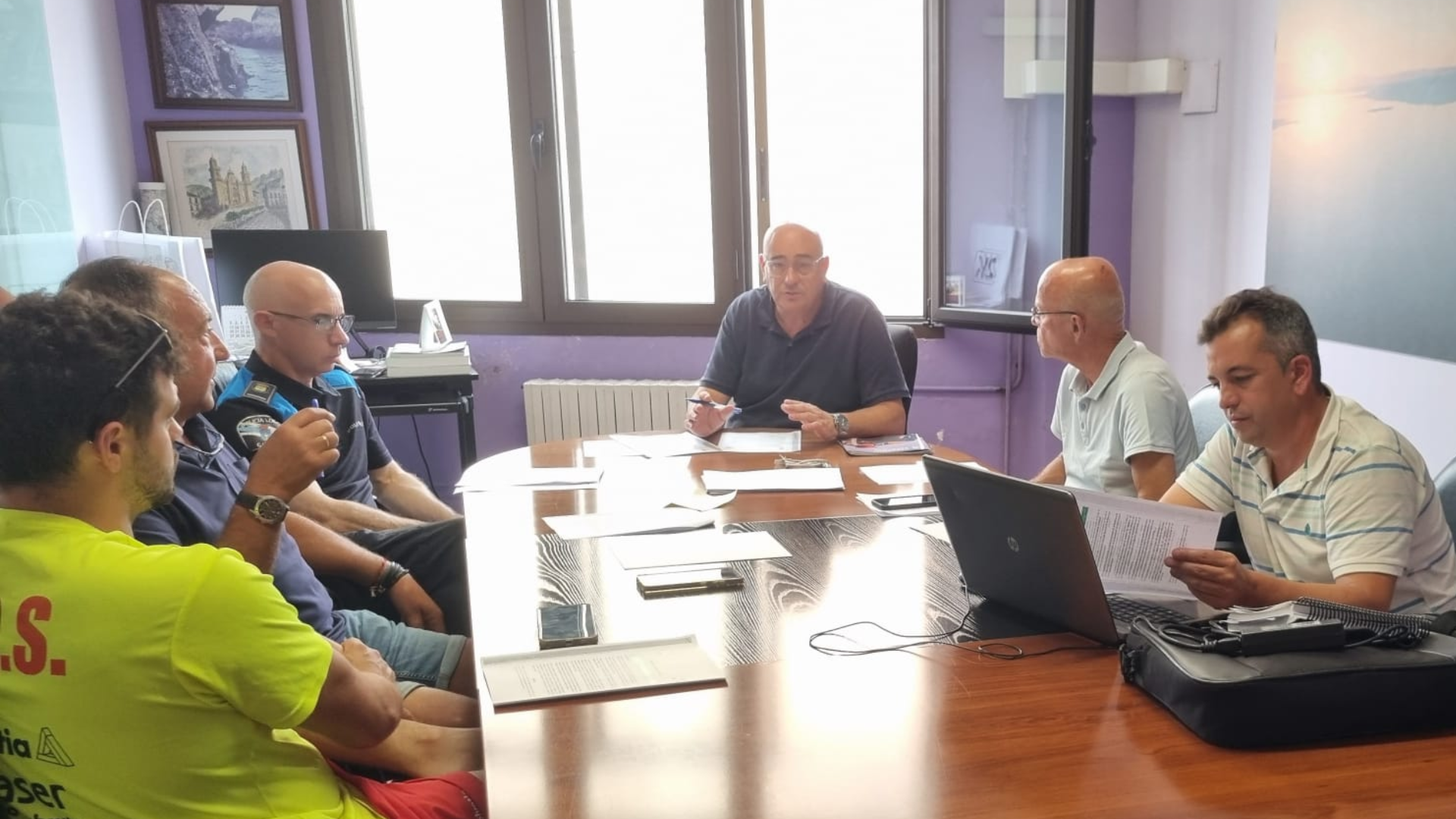 O alcalde, Alberto González, presidía a finais da semana pasara unha reunión preparatoria coa participación dos edís de Planificación Territorial e Servizos, Sergio Saavedra e Benito Vega, respectivamente, e os responsables de Policía Local, Protección Civil | Concello de Valdoviño