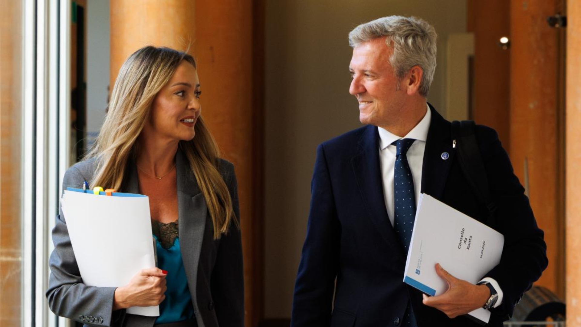 El presidente de la Xunta de Galicia, Alfonso Rueda, junto a la conselleira de Política Social, Fabiola García | XUNTA