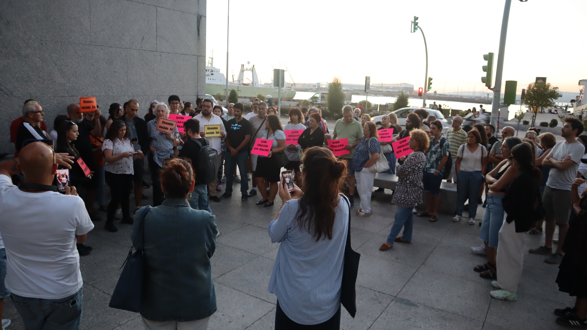 La concentración en apoyo a Maricarmen, la mujer de 87 desahuciada en Madrid.