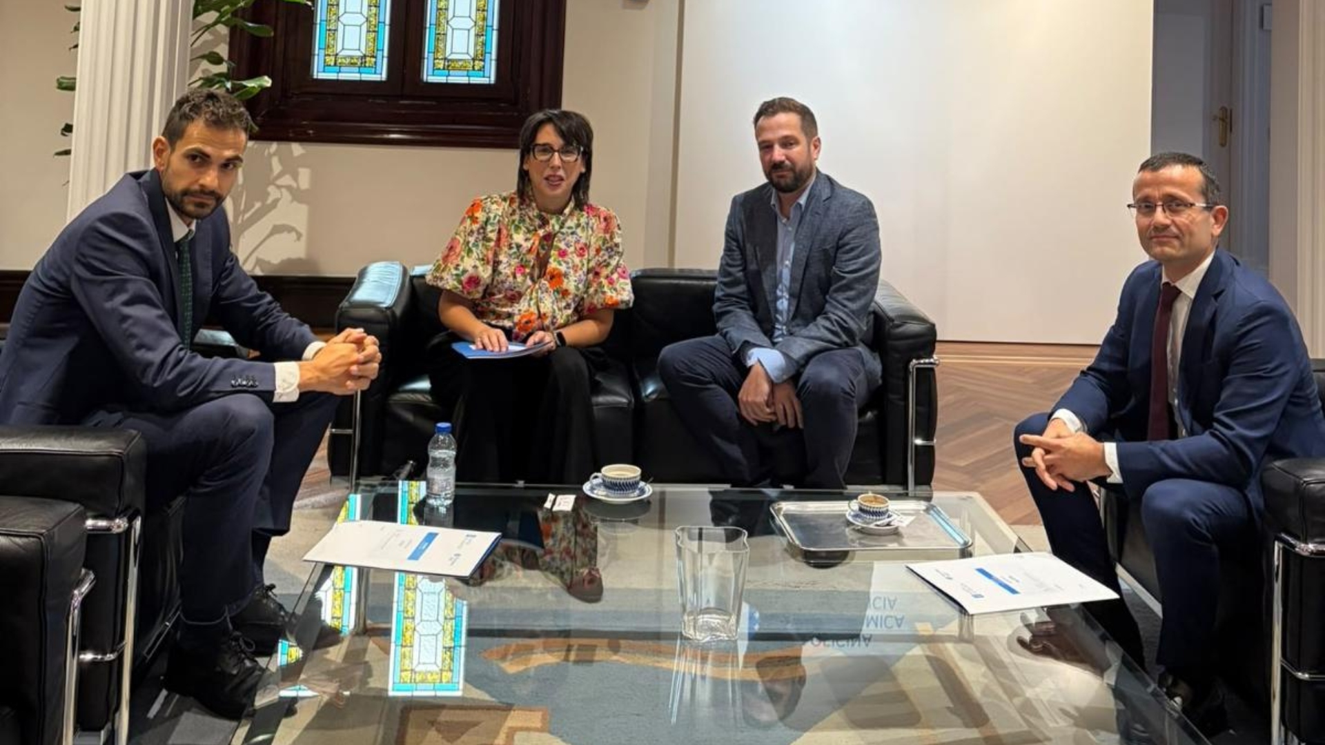 Reunión Xunta Alcoa María Jesús Lorenza conselleira Emprego Industria
