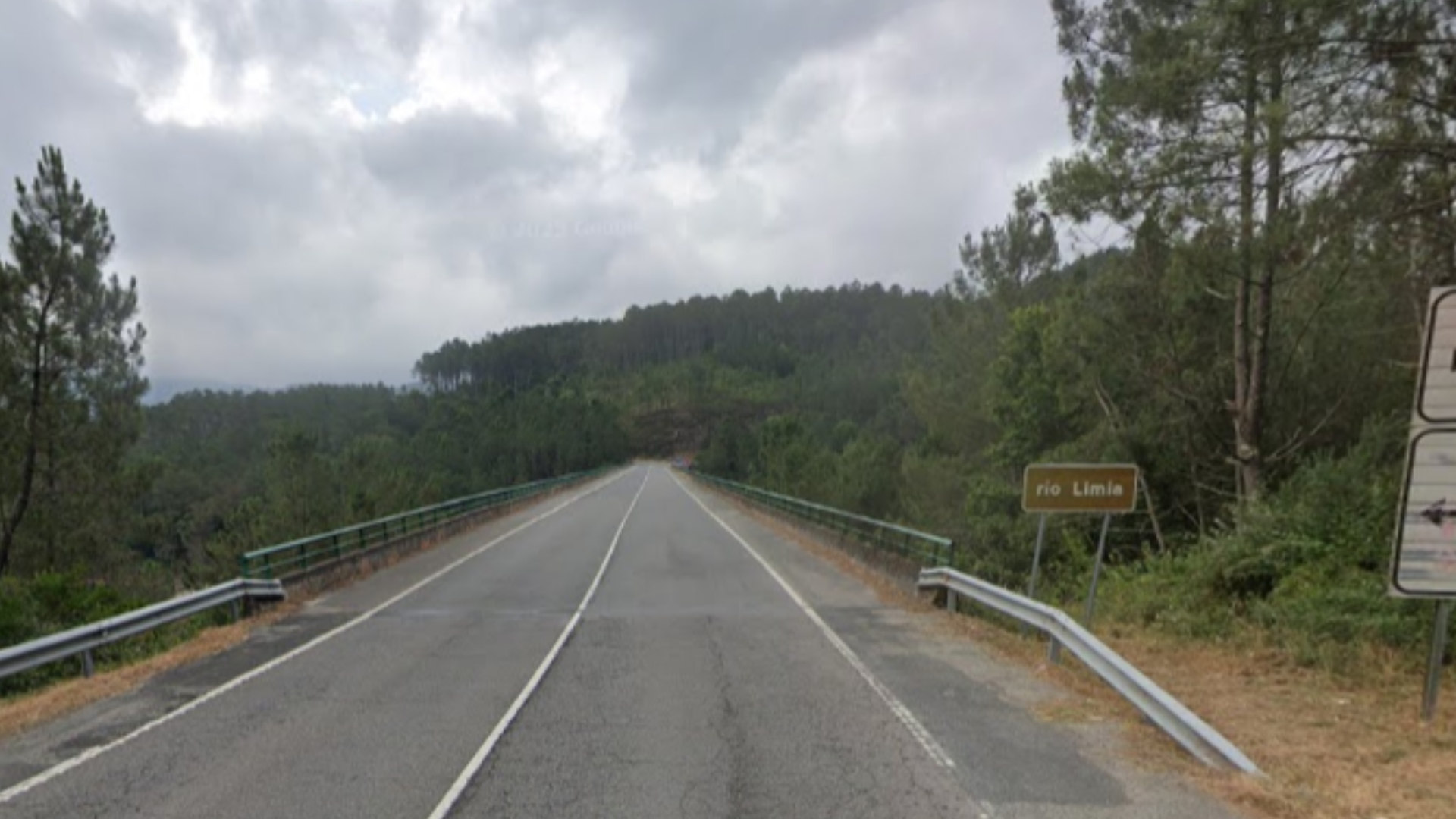 Imagen de archivo de la OU-540 a su paso por el río Limia, en Lobios | GE
