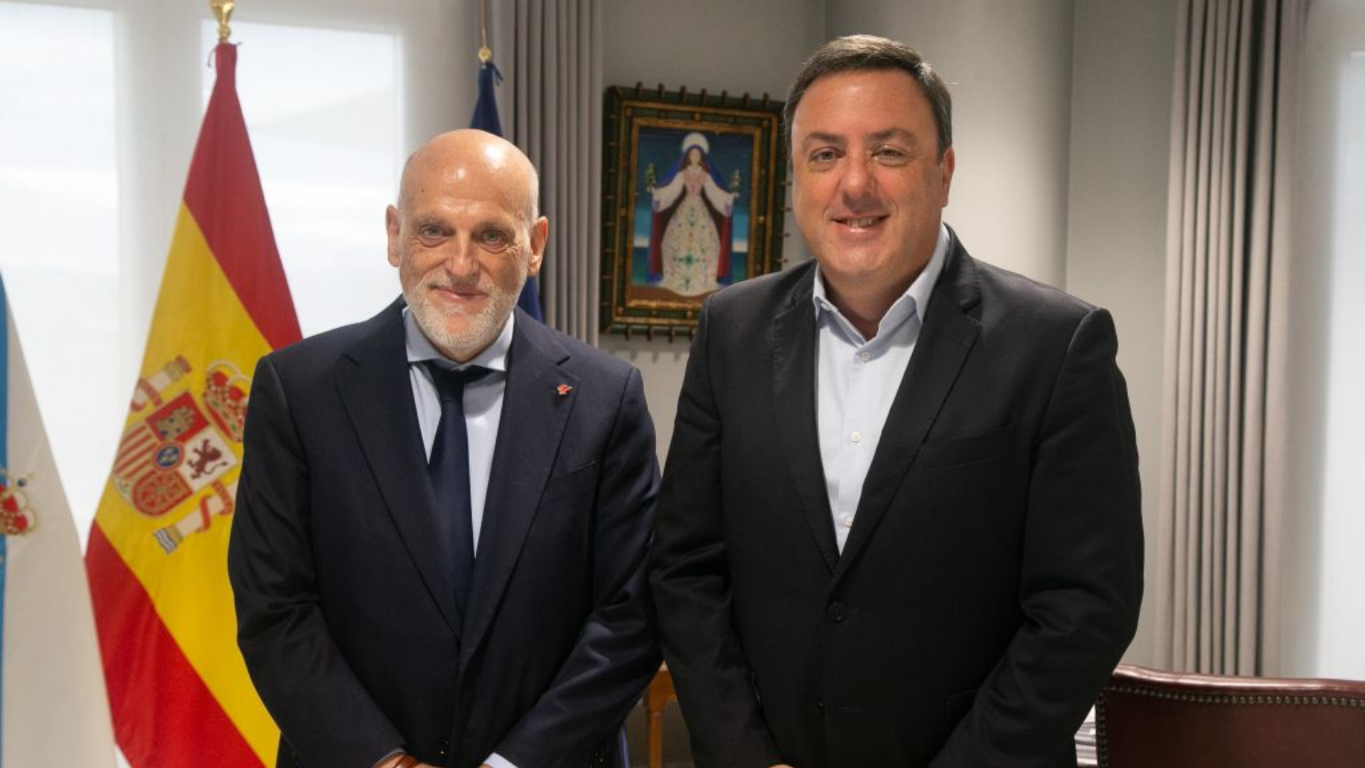 O presidente da Deputación da Coruña, Valentín González Formoso, mantivo esta mañá no seu despacho da institución provincial unha reunión co presidente de LALIGA, Javier Tebas | Deputación da Coruña