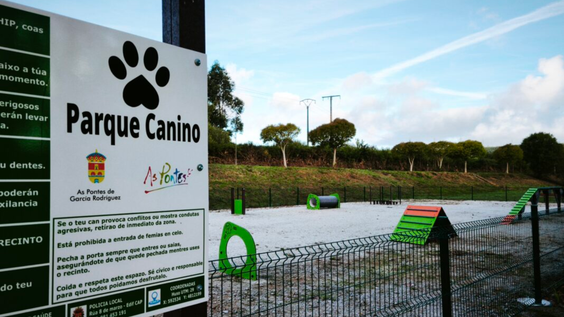 O novo espazo conta con sete elementos de adestramento e enriquecemento canino e supón un investimento de aproximadamente 20.000 euros | Concello das Pontes