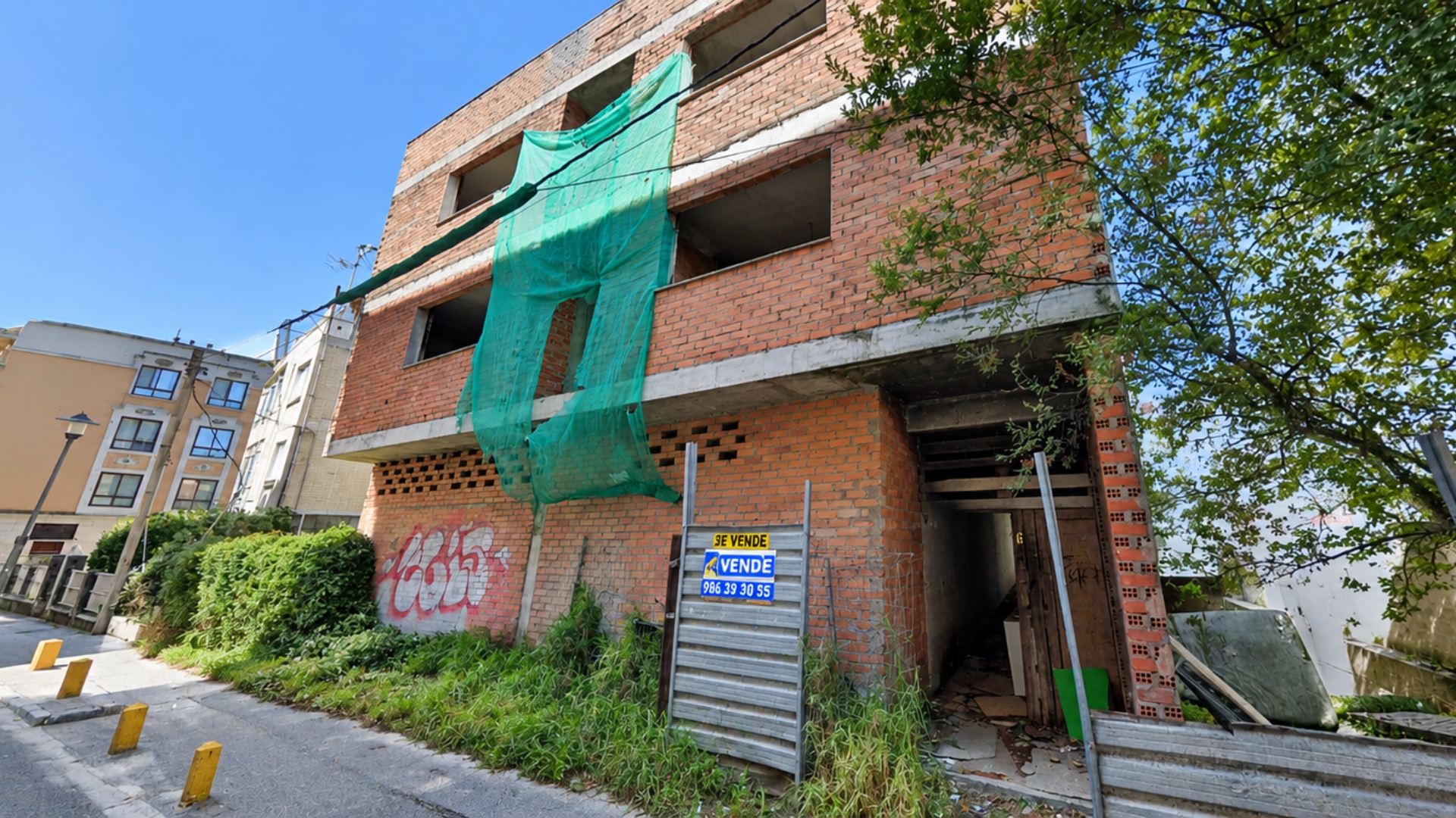 Edificio abandonado Cangas Rúa Atranco