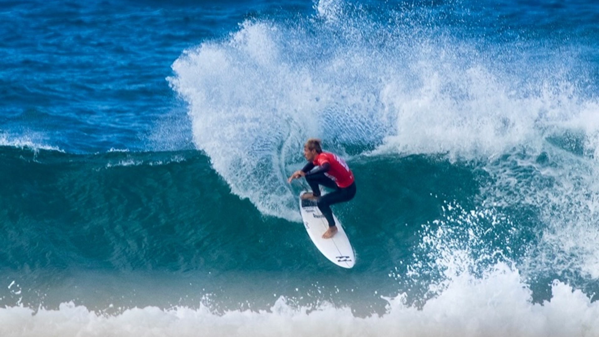 Un surfista nas olas de Razo | @CLASSICSURFPRO.EVENTS
