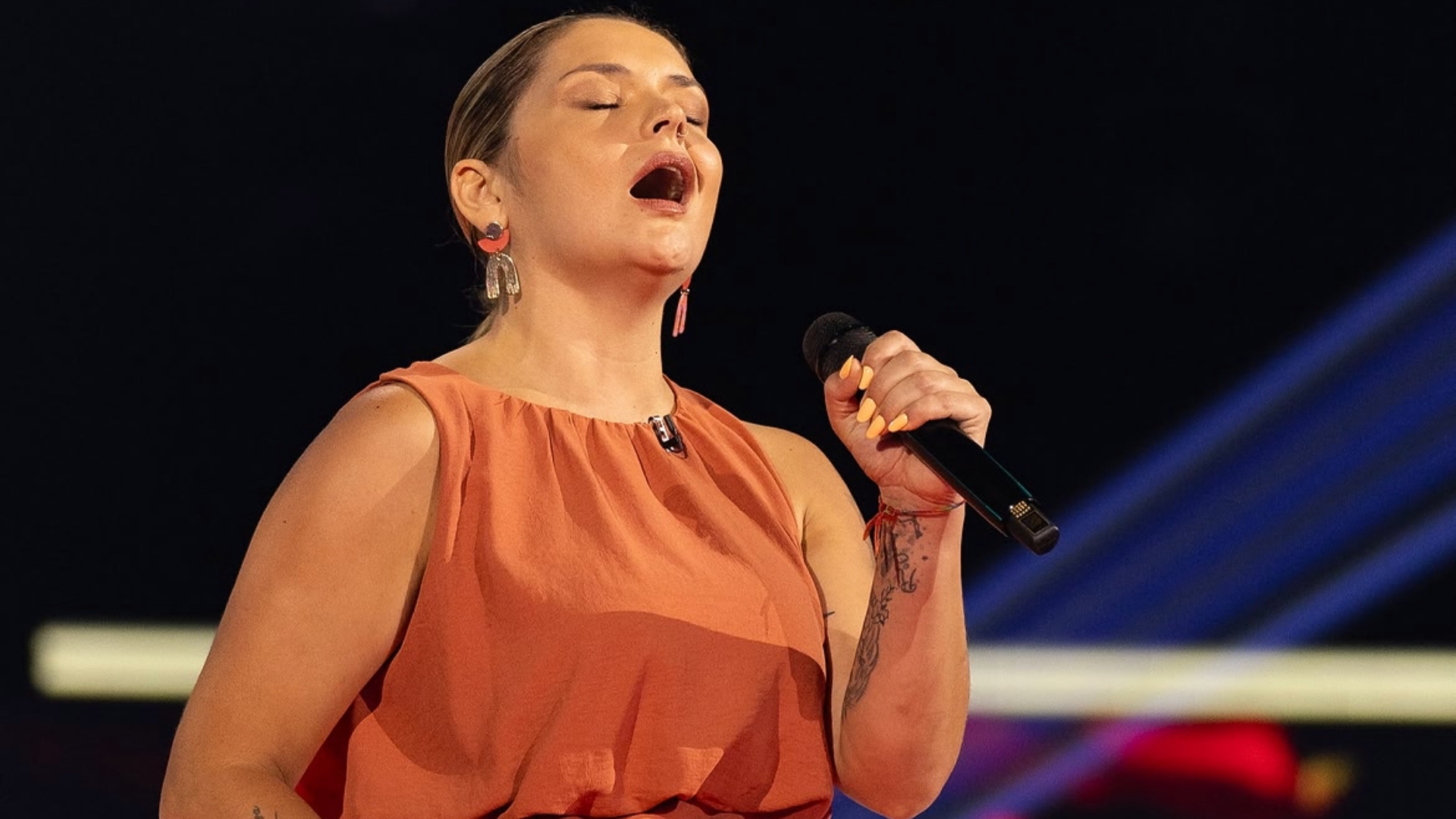Esmeralda Fernández durante a súa audición no programa | @THEVOICEPORTUGAL
