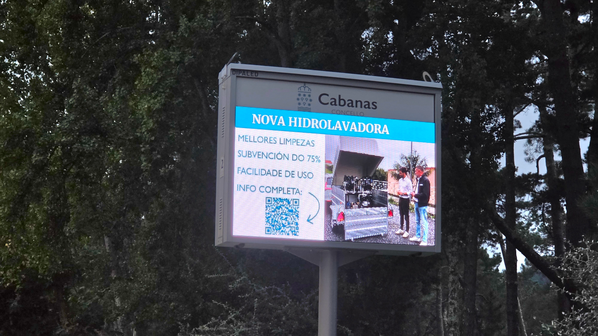 Imaxe das pantallas informativas do concello nas rúas de Cabanas | BNG Cabanas