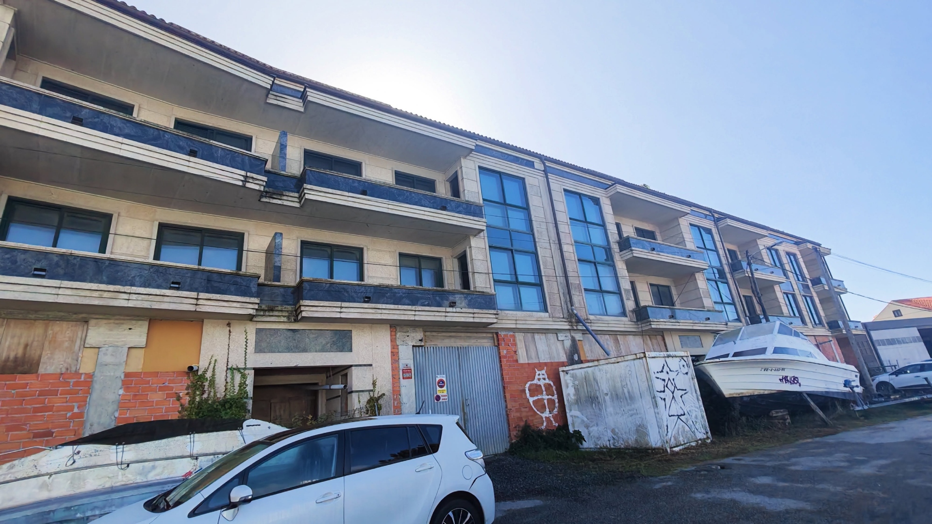 O edificio do narcotraficante Marcial Dorado con quince vivendas | @LUIS_AROSA