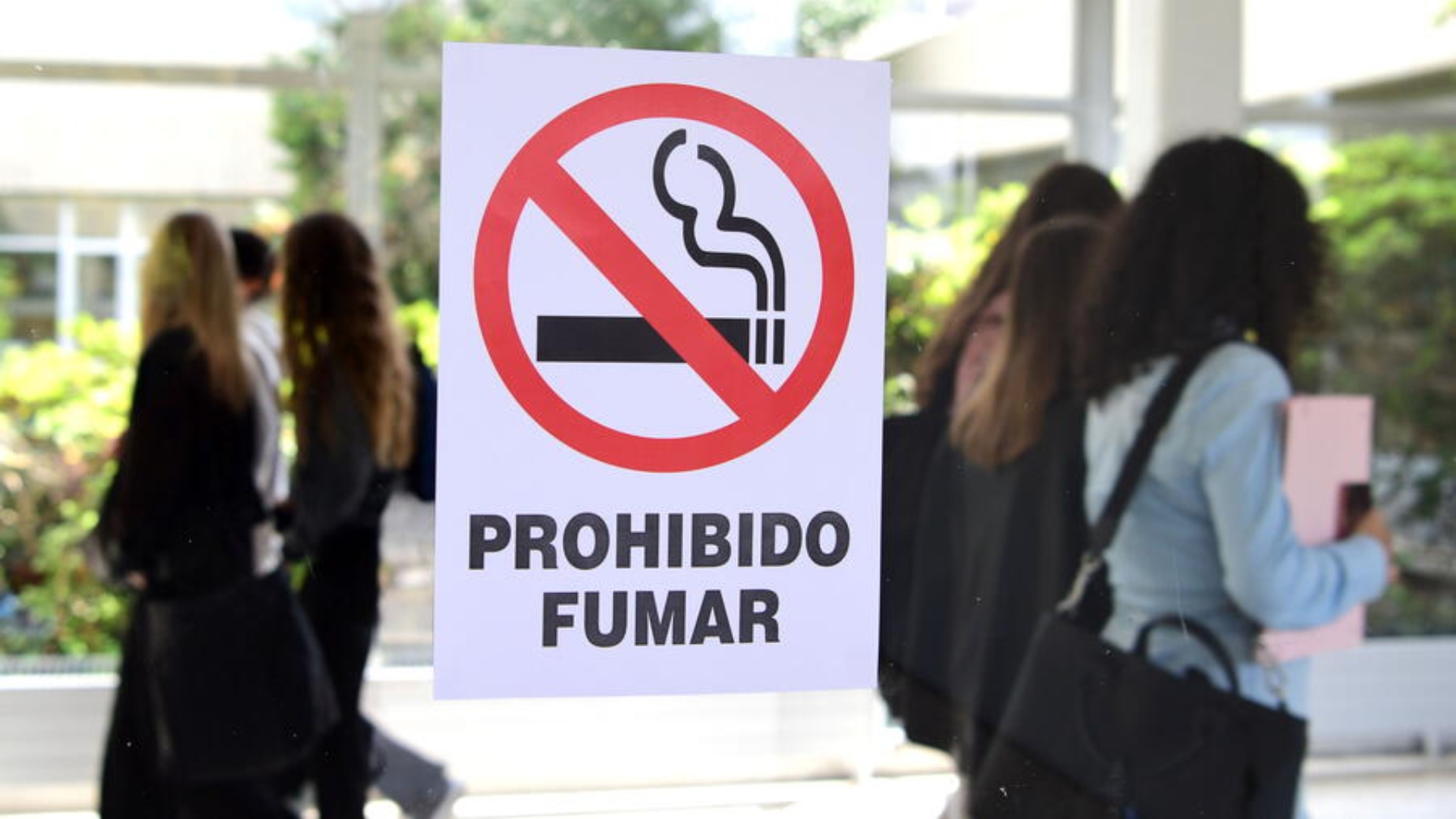 Cartel pegado en una de las universidades del campus de la USC | USC